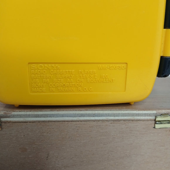 Sony Sports AM/FM Cassette Player Walkman Radio WM-SXF30 READ Tested - Picture 3 of 14